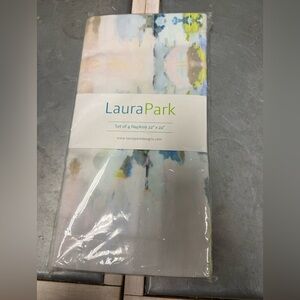 Laura Park set of 4 Napkins 22x22 100% cotton